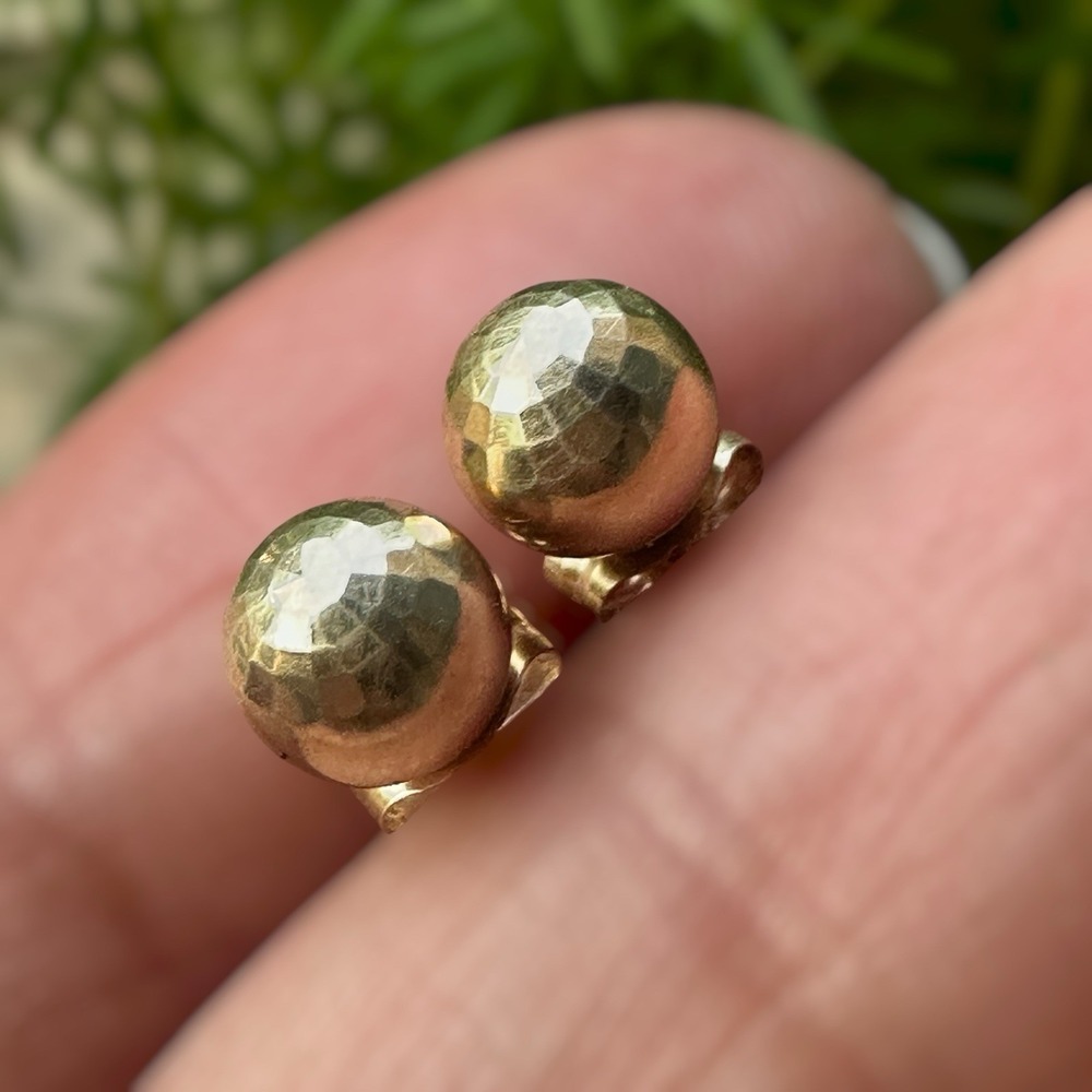 Vintage Solid 14k Yellow Gold Pierced Stud Earrings Hammered Disco Ball 0.5g